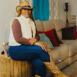 Meet your Posher, Lashana